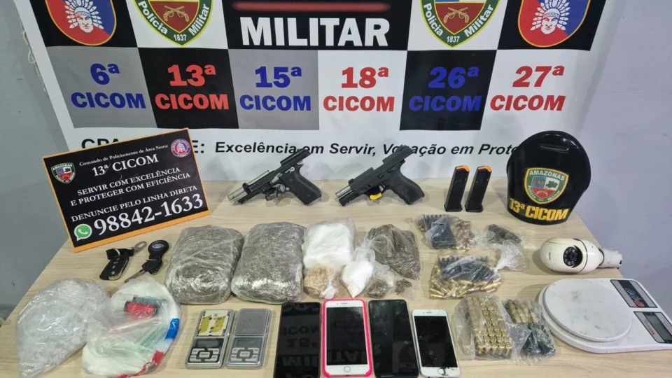 Três pessoas são presas após perseguição no bairro Cidade de Deus; Com eles foram encontrados armas e drogas