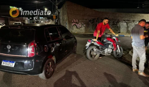 Grave acidente entre carro e moto no Adrianópolis deixa motociclista ferido