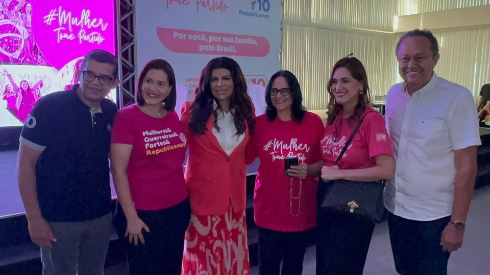 “Mulher, tome partido”, Damares Alves desembarca em Manaus para lançar campanha