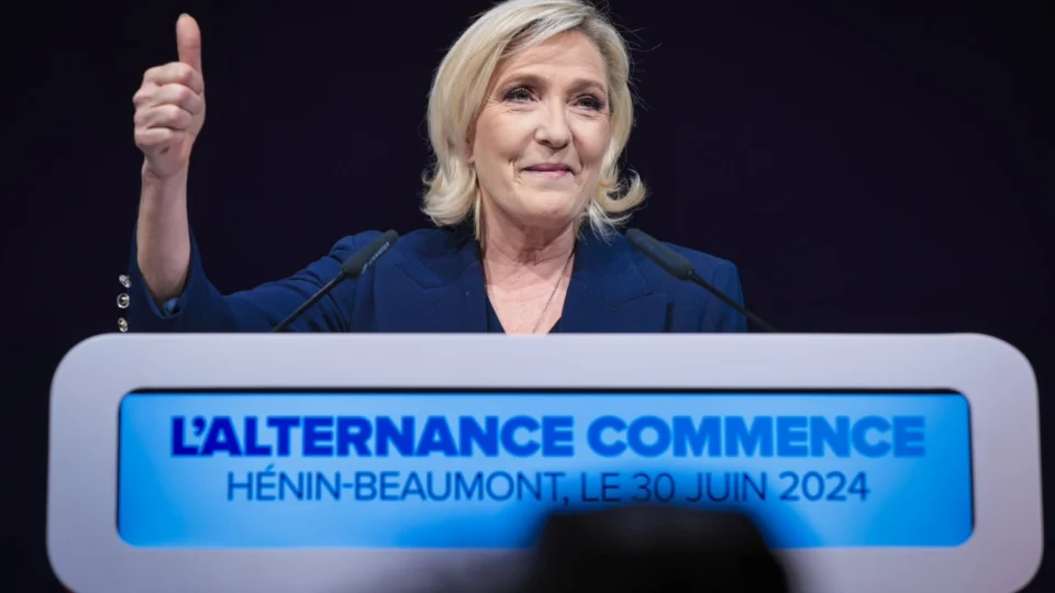Marine Le Pen declara vitória da direita no primeiro turno das eleições na França