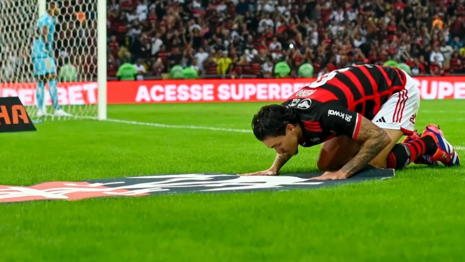 Flamengo vence o Cruzeiro e tenta se isolar na liderança do Brasileirão