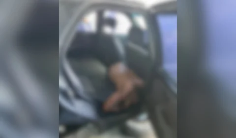 Mecânico é encontrado morto dentro de carro em oficina no Cidade de Deus