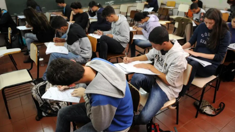 Estudantes e universitários podem contribuir para o INSS