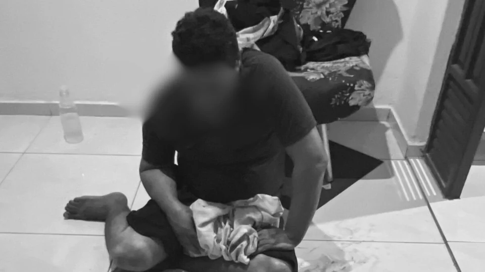 Durante surto homem arranca os próprios olhos na Paraíba; Imagens fortes