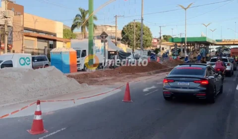 Obra na Avenida Constantino Nery causa transtorno no trânsito