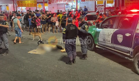 Homem é executado com disparos de arma de fogo em frente a supermercado no Jorge Teixeira