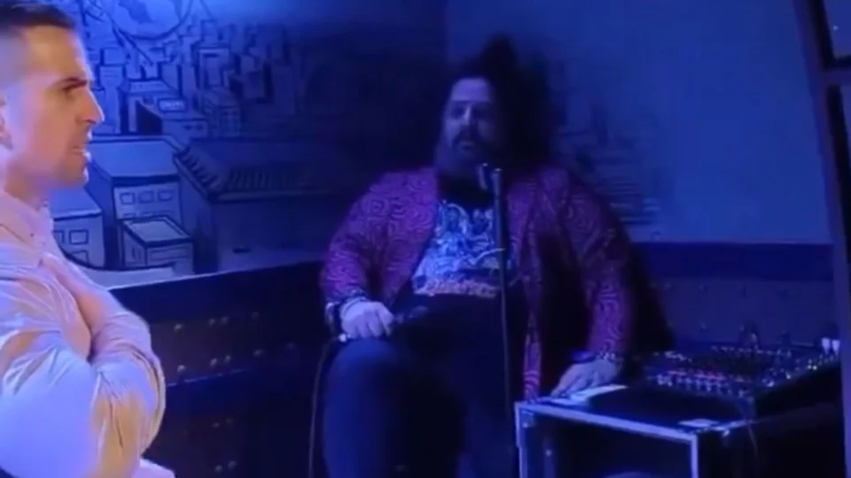 Veja vídeo: comediante é agredido por homem após fazer ‘piada’ de cunho sexual com seu filho