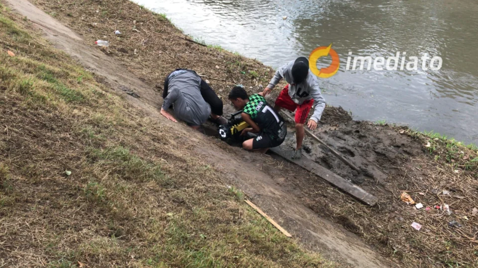 Resgate de homem preso em bueiro no Japiim já dura mais de oito horas