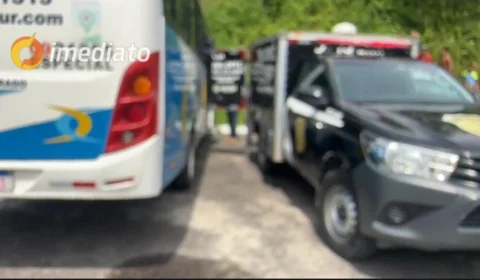 Criança de 2 anos é socorrida para hospital após presenciar morte dos pais em Manaus