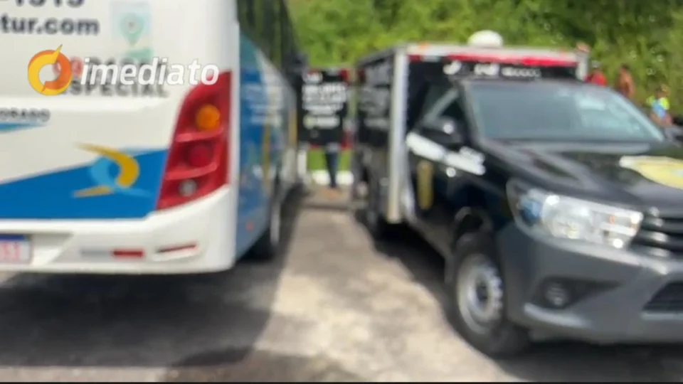 Criança de 2 anos é socorrida para hospital após presenciar morte dos pais em Manaus