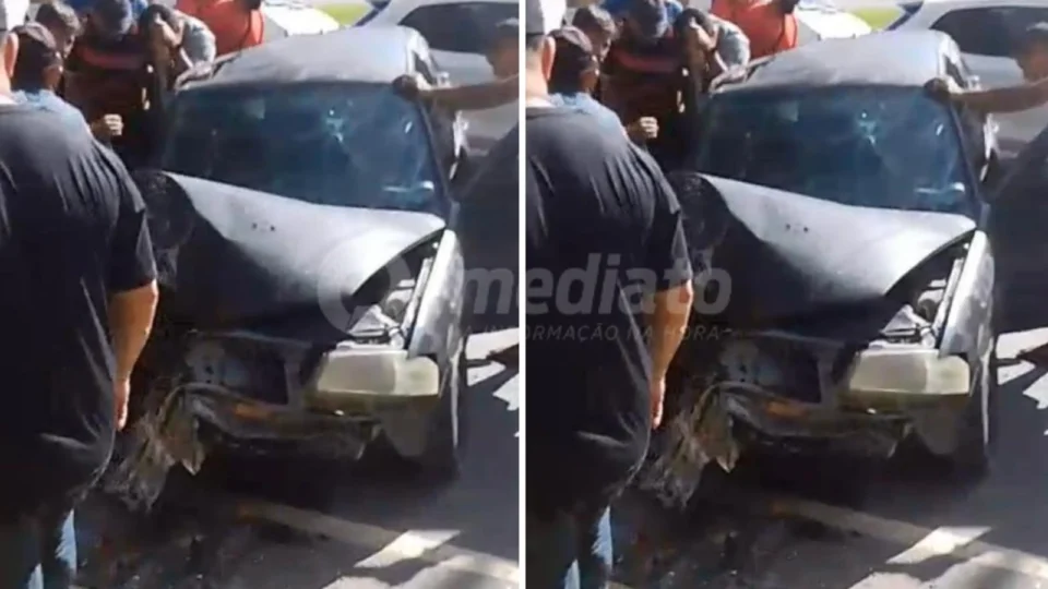 Idosa morre após carro colidir em poste de energia no bairro Tarumã
