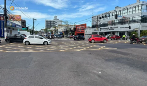 Trecho da Avenida Djalma Batista é interditado para obra de implantação de esgoto