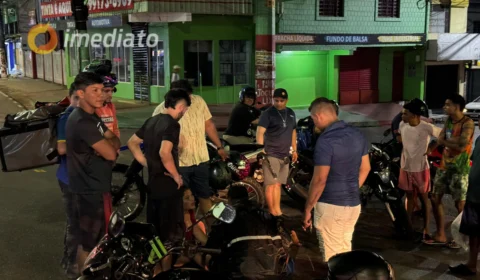 Passageira fica gravemente ferida após colisão entre motos no bairro Coroado