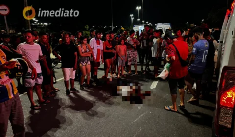 Motociclista morre após colidir com ambulância no Novo Aleixo; passageira ficou ferida