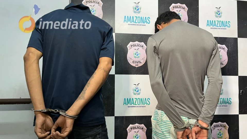 Dupla é presa vendendo drogas em beco no bairro Petrópolis