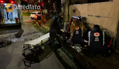 Homem é encontrado ensanguentado em frente de residência no bairro Nova Cidade