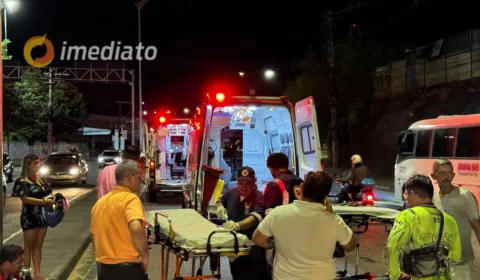 Motociclista e passageira ficam feridos após serem empurrados por homem embriagado no São José