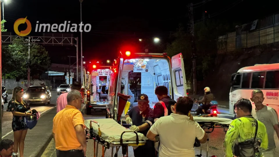 Motociclista e passageira ficam feridos após serem empurrados por homem embriagado no São José