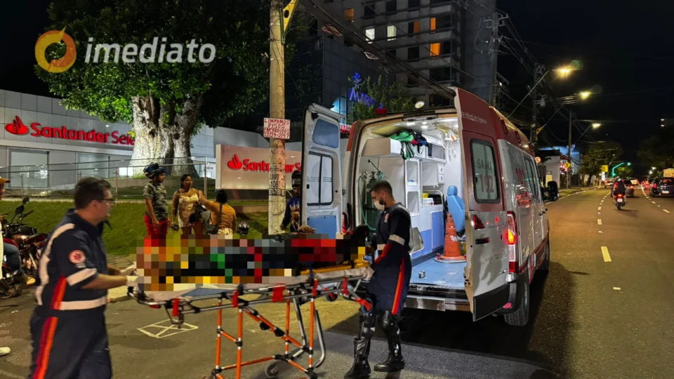 Taxista derruba motociclista de app e foge do local no bairro Adrianópolis