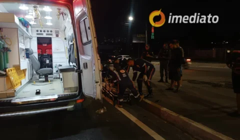 Motociclista por app e passageira ficam feridos durante acidente na Avenida das Torres