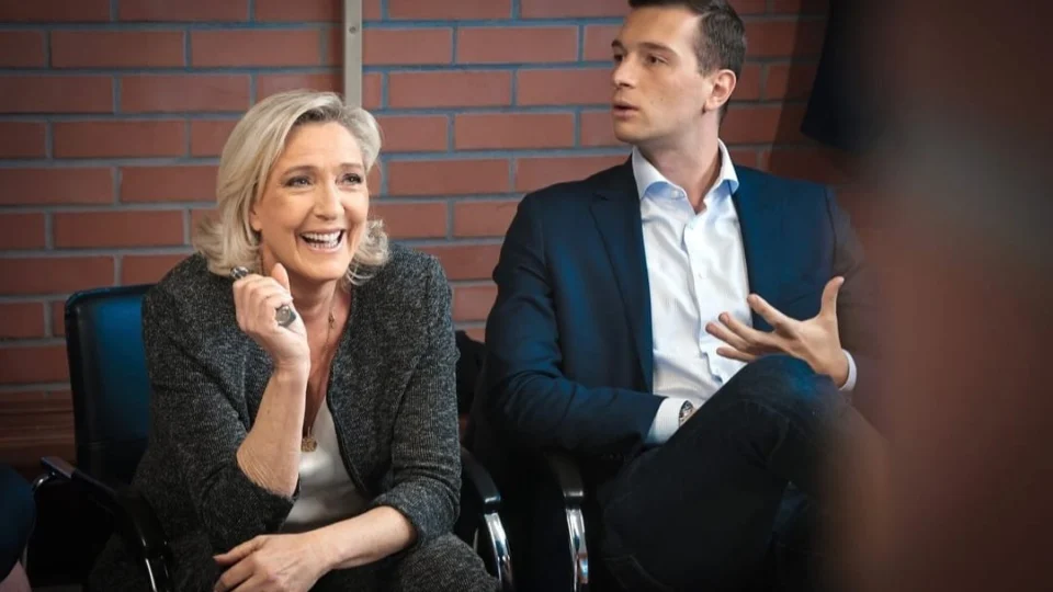 Com forte favoritismo da direita, França vai às urnas neste fim de semana