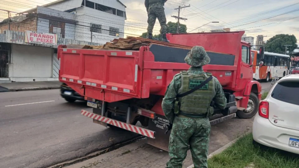 Operação apreende madeira avaliada em R$ 166 mil na zona centro-sul de Manaus