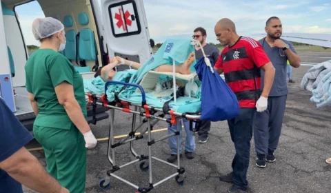Integrantes de quadrilha junina feridos na BR-174 voltam a Manaus de avião