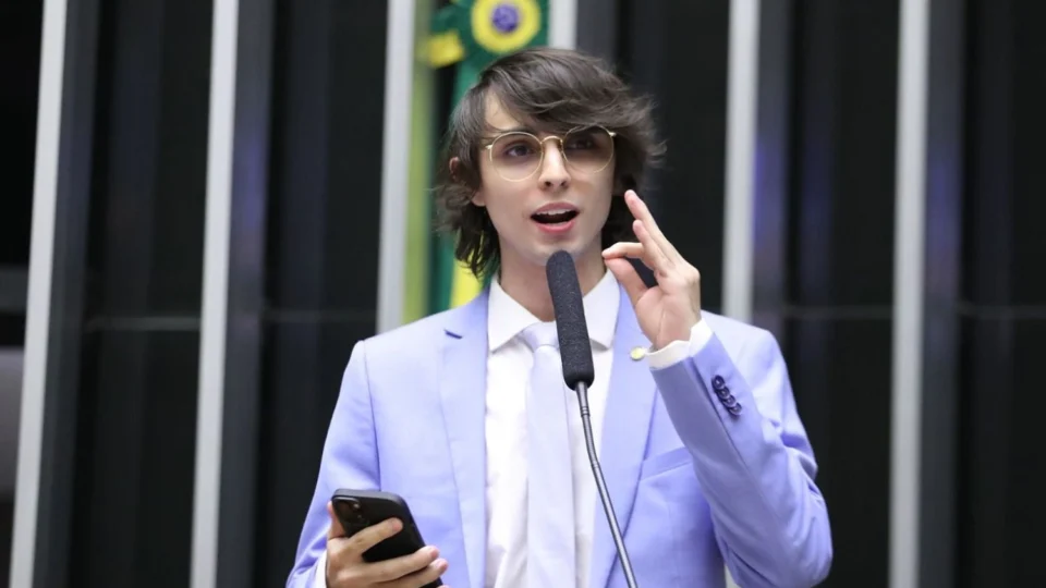 Vou combater a corrupção como nenhum político mais velho fez”, afirma Amom