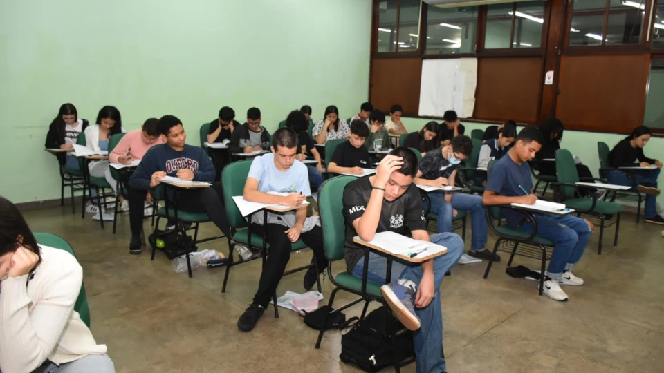 UEA divulga edital de matrícula e convocação do Vestibular e SIS