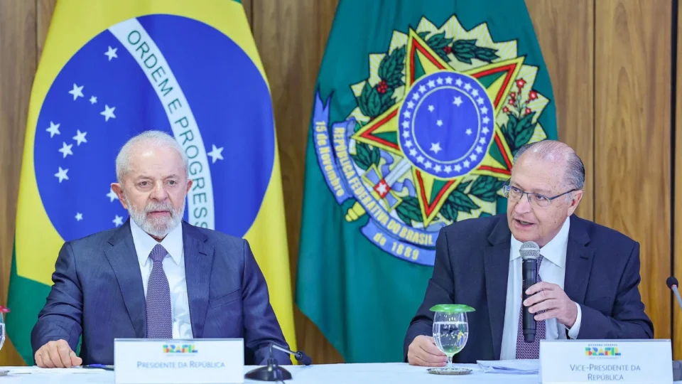 Alckmin assegura que Lula não vetará taxação de 20% em compras internacionais até US$ 50