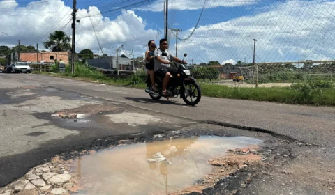 Moradores da rua Rio Negro denuciam problemas de infraestrutura no bairro Riacho Doce