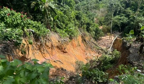 Encanamento de Esgoto causa risco de desabamento no Mauazinho