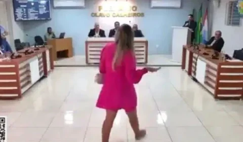 Grávida invade sessão na Câmara de Murici (AL) para cobrar reconhecimento de paternidade de Vereador