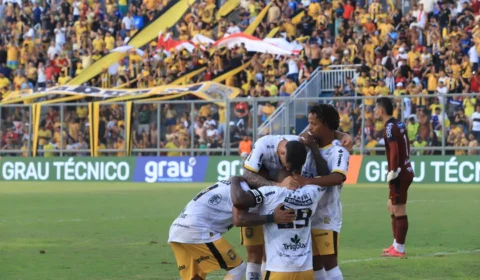 Torcedores celebram vitória do Amazonas FC contra o Brusque