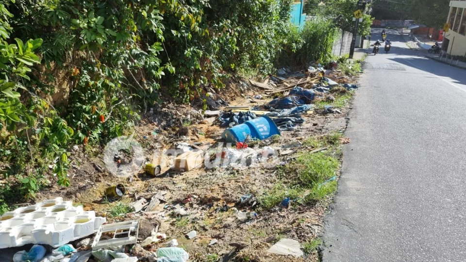 Moradores denuciam lixeira viciada no Ouro Verde