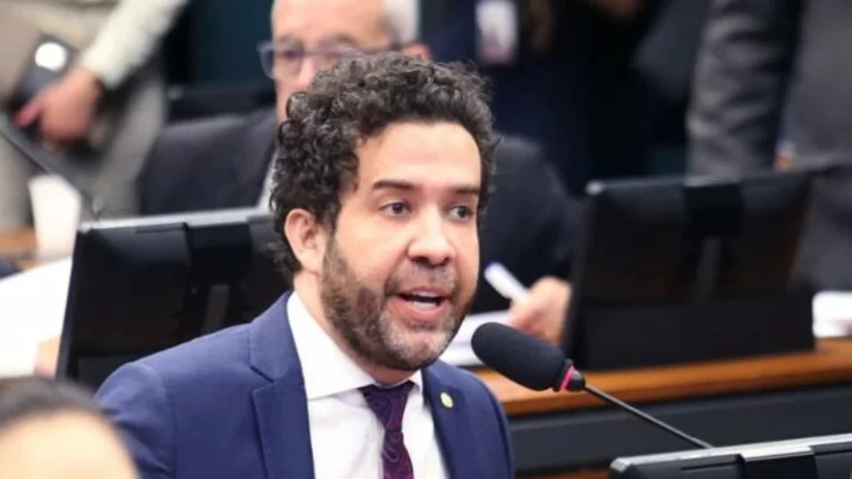 STF decide manter queixa-crime contra Janones por injúria a Bolsonaro