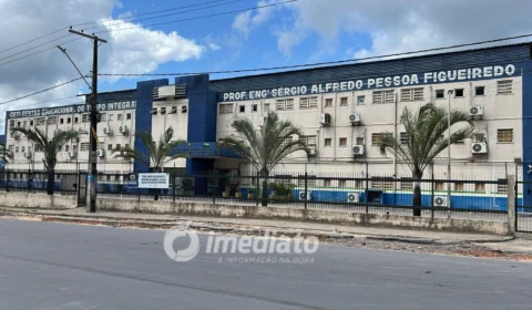 Moradores denunciam constantes assaltos na hora da saída de alunos da escola Eng. Sérgio Alfredo do bairro Cidade de Deus