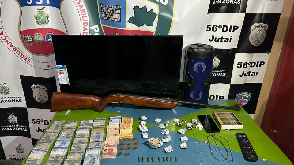 Homem é preso pelo crime de tráfico de drogas e posse ilegal de arma de fogo no município de Jutaí