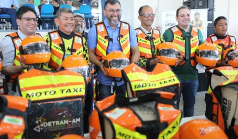 ‘Motociclista Legal’: Detran-AM entrega 350 kits de segurança para mototaxistas no município de Manicoré