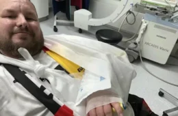 Atacante da Alemanha quebra a mão de torcedor com ‘bolada’