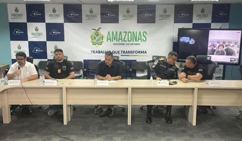 Forças de Segurança prendem 9 pessoas com mais de 1,6 tonelada de drogas, embarcações, armas e R$ 6 milhões de litros de petróleo, durante ação da Base Fluvial Arpão 1, em Coari.