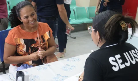 Mutirão de cidadania atende moradores e entrega documentos em zona rural no AM