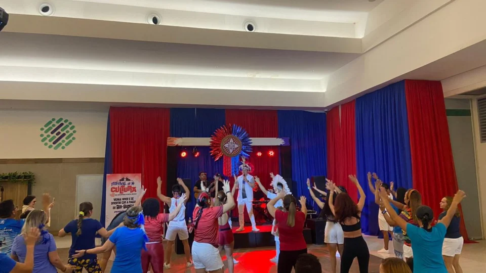 Festival de Cultura em praça de alimentação tem shows com a magia dos bumbás