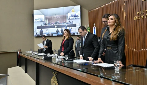 Presidente Roberto Cidade comanda votação que aprovou diretrizes do PLDO 2025