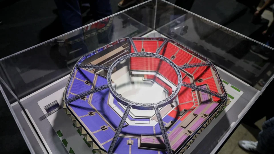 Wilson Lima apresenta proposta para novo Bumbódromo na primeira noite do 57º Festival de Parintins