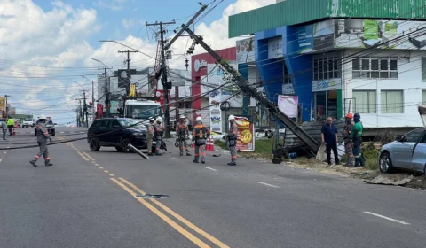 Vídeo: grave acidente entre veículos deixa ferido e bairro sem energia no Parque 10