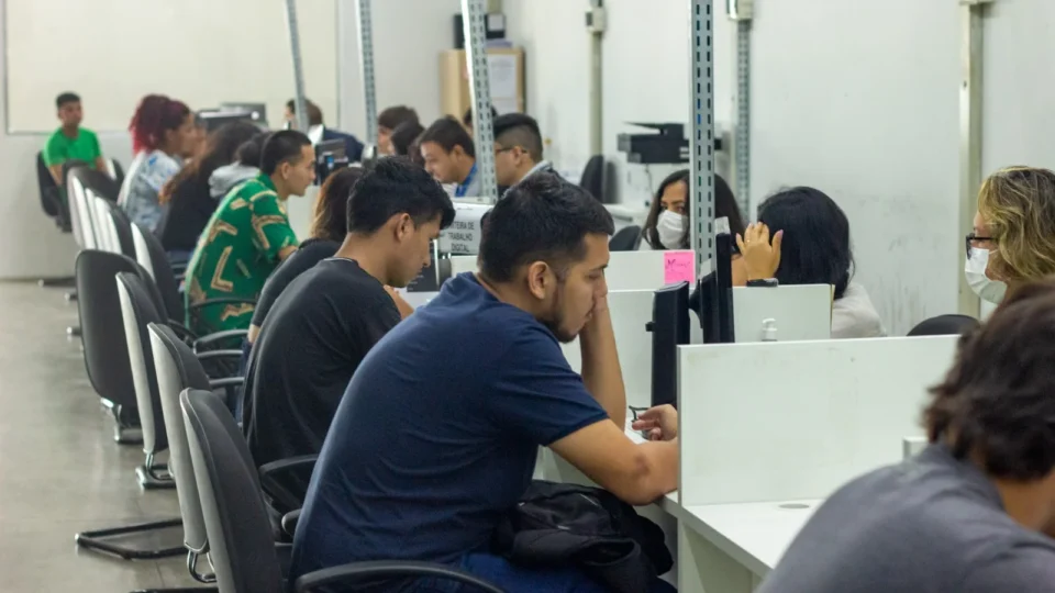 Sine Amazonas divulga 66 vagas de emprego para esta segunda-feira (01)