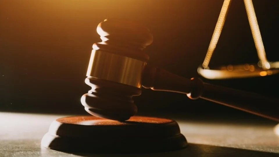 Justiça condena professor e policial militar por estupro de vulneráveis e favorecimento à prostituição