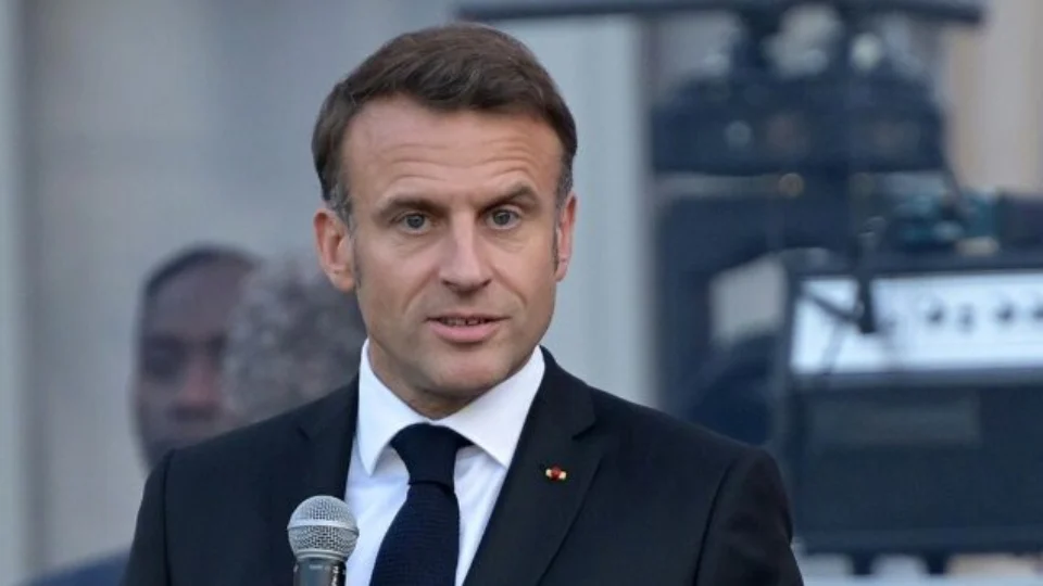 Paris se Prepara para Possíveis Distúrbios Após Vitória do Partido de Le Pen