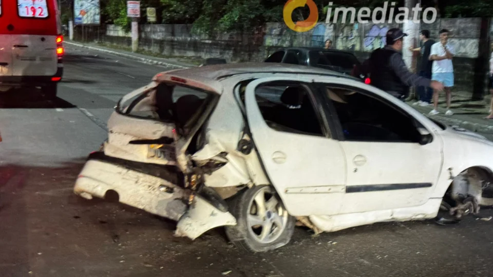 Vídeo: grave acidente na Coronel Teixeira deixa 5 vítimas; Um dos veículos estaria supostamente fazendo ‘racha’
